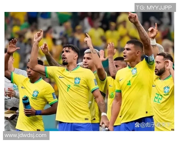 足球星辉耀绿茵场，传奇球员与歌声共舞的荣耀时刻