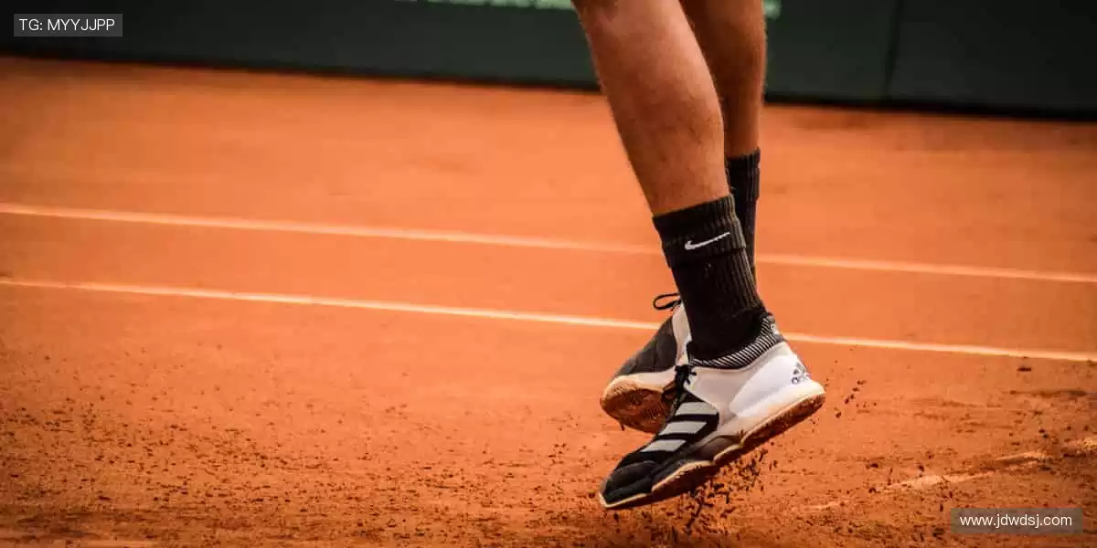 🎁 限量潮品，独家发售，体育周边让热爱触手可及！